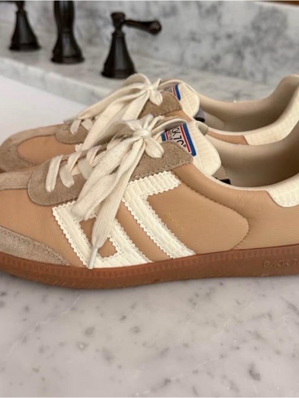 Back 70 - size 39 Beige & White Women’s Casual Leather Sneakers